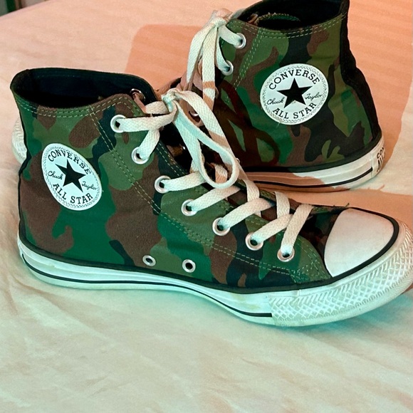 Camouflage High-Top Sneakers with Red Rose Embroidery - Picture 5 of 5